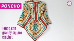 Poncho con capucha a crochet